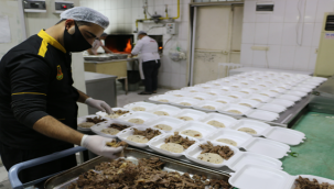 Büyükşehir'den 65 Yaş Üstü Bakıma Muhtaç Vatandaşlara Yemek Desteği