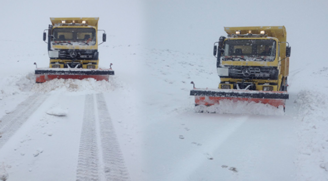Büyükşehir ekipleri, karla mücadele çalışmalarını sürdürüyor