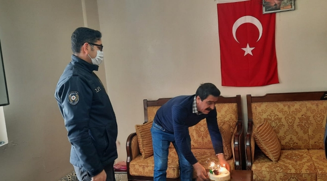 Çakmak'a sürpriz doğum günü polisten