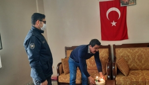 Çakmak'a sürpriz doğum günü polisten