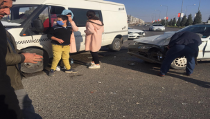 Eyyübiye'de minibüs ile otomobil çarpıştı