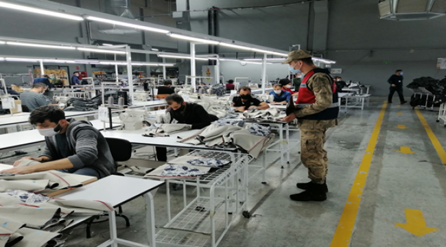 Jandarma, İki Günde 16 Fabrikada Koronavirüs Denetimi Yaptı