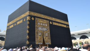 Kabe fotoğrafı yere serilmesine Şanlıurfa'dan tepki