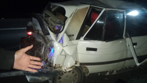 Şanlıurfa'da kamyon ile otomobil çarpıştı,  5 kişi yaralı