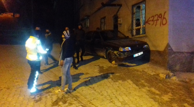 Şanlıurfa'da sürücü kadın çocuklara çarpmamak için kaza yaptı