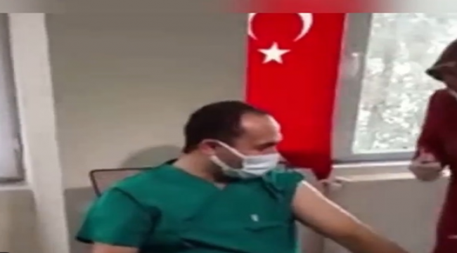 Şanlıurfa İl Sağlık Müdürü Dr. Emre Erkuş corona aşısı oldu