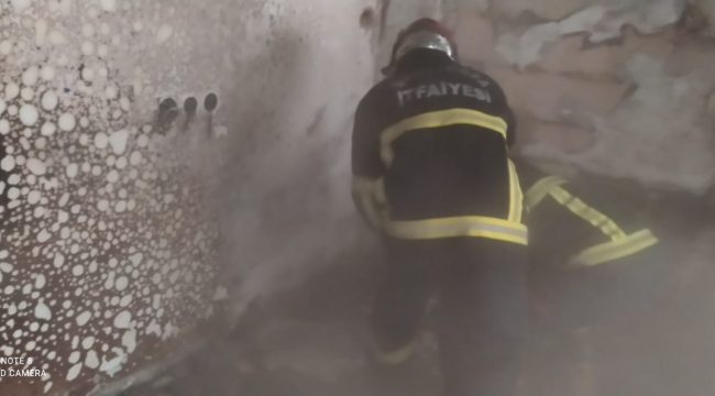 Urfa'da elektrik kontağı yangına neden oldu