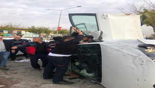 Urfa'da iki otomobil çarpıştı