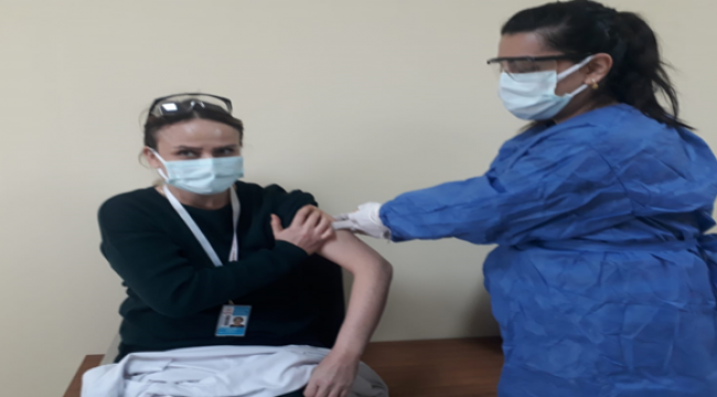 Urfa'da  sağlık çalışanları, aşı olmaya başladı!