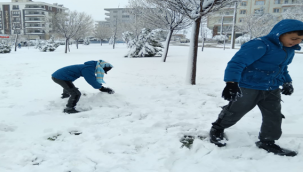 Urfalı çocukların kar sevinci
