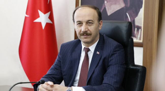 Vali Erin, Gazetecileri ve İdarecileri Tebrik Etti