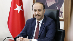 Vali Erin, Gazetecileri ve İdarecileri Tebrik Etti