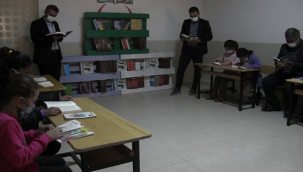 Atıl paletler kitaplığa dönüştü, köy okuluna kazandırıldı  