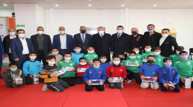 Başkan Beyazgül, esnaf ve vatandaş ziyaretlerini sürdürüyor