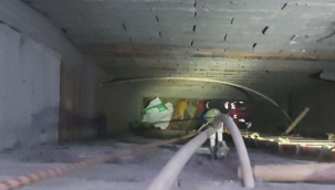 Havalandırma boşluğuna düşen yavru kedi itfaiye tarafından kurtarıldı