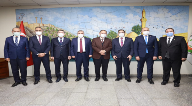 Özhaseki Başkan Beyazgül'ü makamında ziyaret etti 