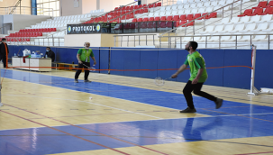 Rektör Çelik, Ödüllü Yönetmen ve Badminton Şampiyonu ile Buluştu