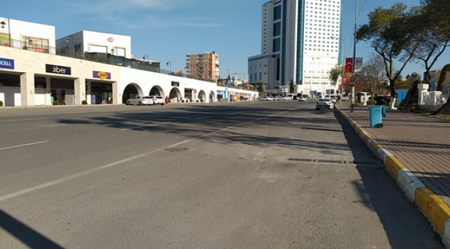 Şanlıurfa'da caddeler ve sokaklar boş kaldı