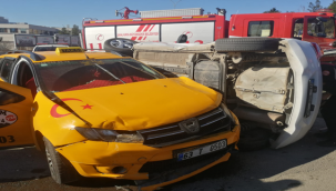 Şanlıurfa'da otomobiller kafa kafaya çarpıştı