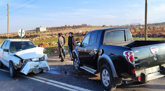 Şanlıurfa'da ticari araç ile otomobil çarpıştı, 2 yaralı