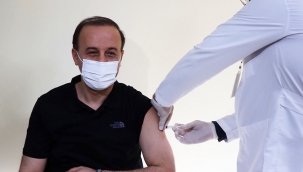 Şanlıurfa Valisi Erin aşı oldu