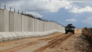 Suriye sınırda çok sayıda patlayıcı ile 3 terörist yakalandı