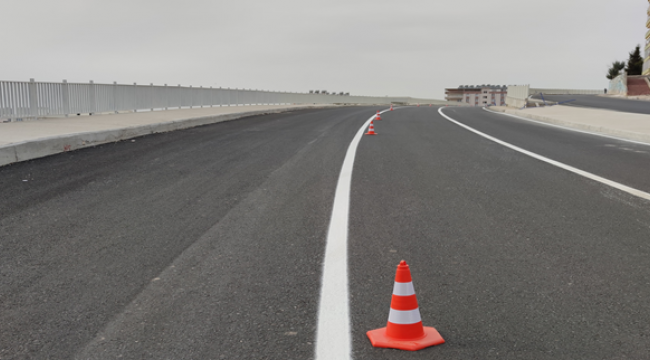 Alt ve üst yapısı biten yollarda yol çizgi çalışması