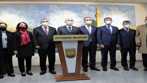 Bakan Karaismailoğlu, Başkan Beyazgül'ü makamında ziyaret etti