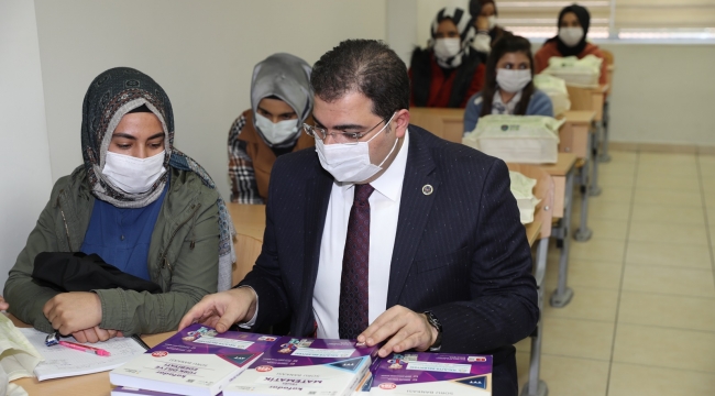 Başkan Canpolat'tan 600 öğrenciye destek