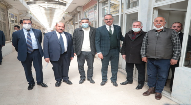 Başkan Kuş, esnaf ve vatandaşla bir araya gelmeye devam ediyor