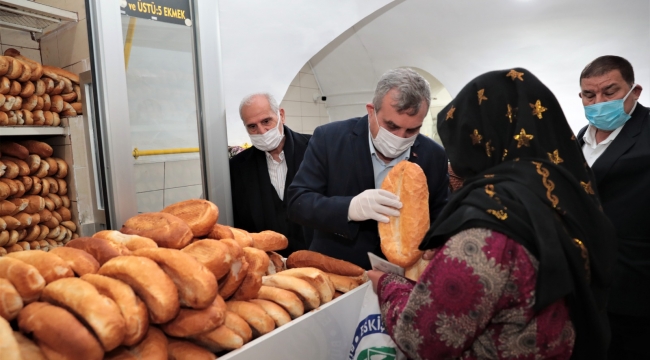 Beyazgül, aşevinde elleriyle yemek dağıttı