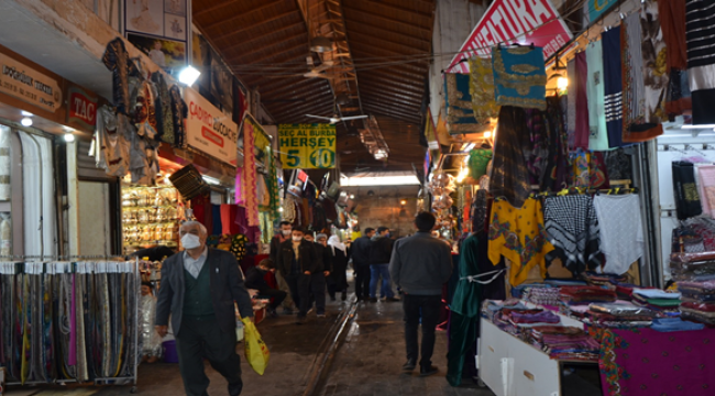 Esnaf uzun bir aradan sonra hafta sonu iş yerlerini açtı