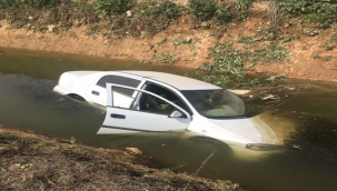 Şanlıurfa'da otomobil sulama kanalına düştü