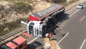 Şanlıurfa'da tır devrildi