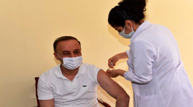 Şanlıurfa Valisi Erin, ikinci doz aşısını yaptırdı