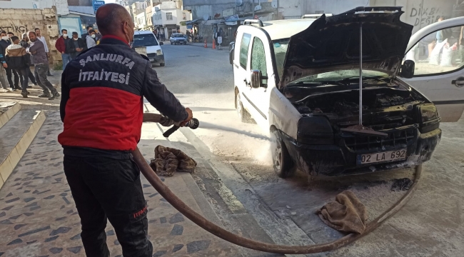 Suruç'ta park halindeki araç yandı