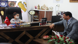 Başkan Aslan, koltuğunu çocuğa bıraktı