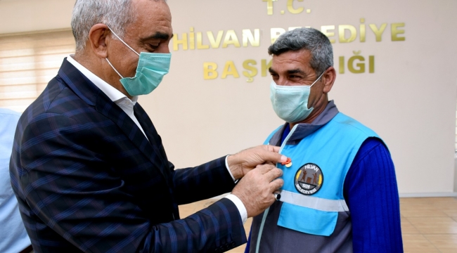 Başkan Bayık işçileri altınla ödüllendirdi