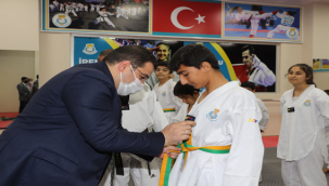 Başkan Canpolat, Tekvandocuların kuşaklarını bağladı