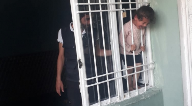 Ceylanpınar'da çocuğun kafası korkuluklara sıkıştı