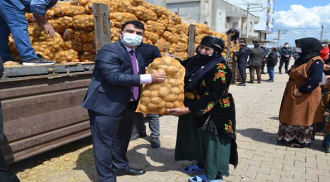 Hilvan'da ücretsiz patates dağıtılmaya başlandı