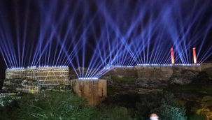 Kurtuluş Temalı Işık Ve Lazer Gösterisi Tarihi Urfa Kalesine Yansıtıldı