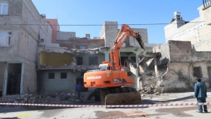 Şanlıurfa'da binalar tek tek yıkıldı!