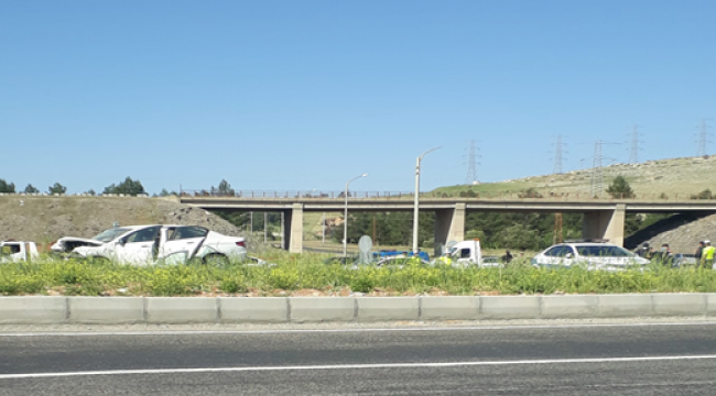 Urfa'da iki otomobil çarpıştı, 2 ölü, 5 yaralı