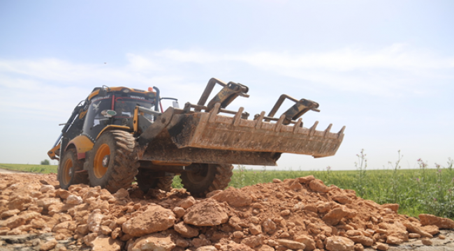 Ceylanpınar kırsalında asfalt öncesi son dokunuşlar