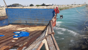 Şanlıurfa'da buğday yüklü kamyon sulama kanalını düştü