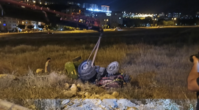 Şanlıurfa'da traktör devrildi, 1 ölü, 1 yaralı