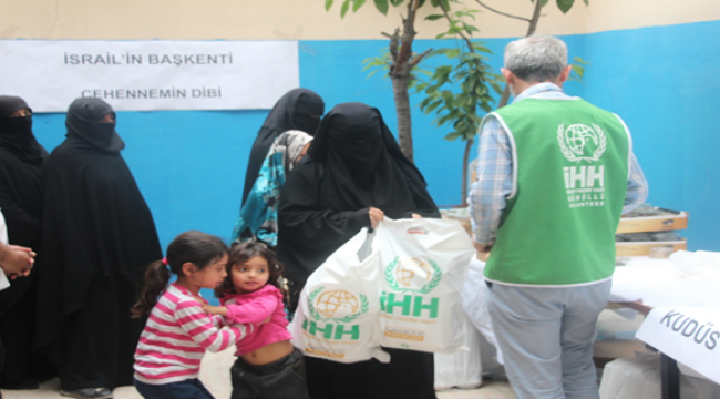 Şanlıurfa İHH'dan Mescidi Aksa 'Temalı İftariyelikler dağıtıldı