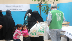 Şanlıurfa İHH'dan Mescidi Aksa 'Temalı İftariyelikler dağıtıldı