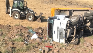 Urfa"da kamyonet devrildi